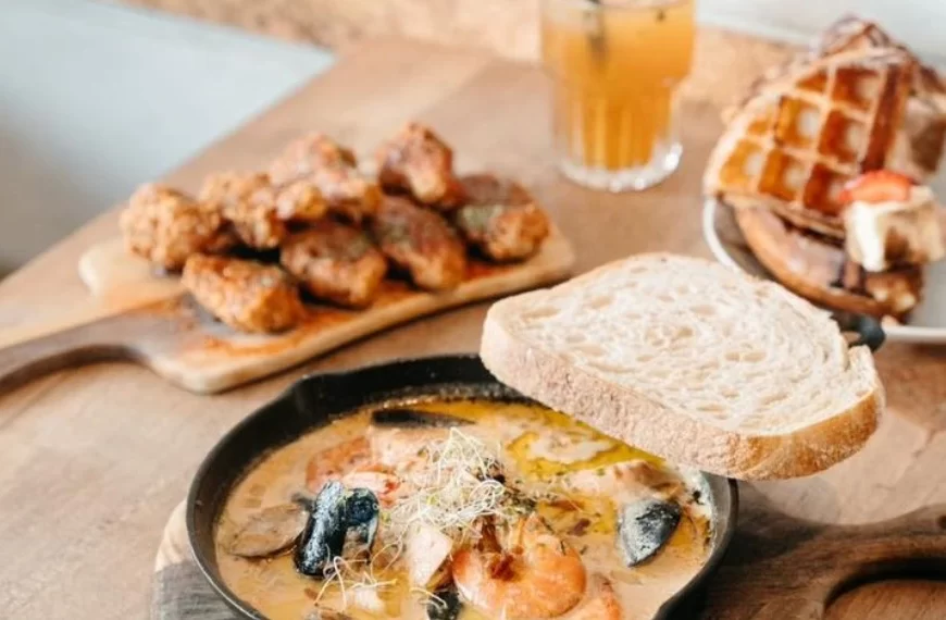 Lola Cafe Menu